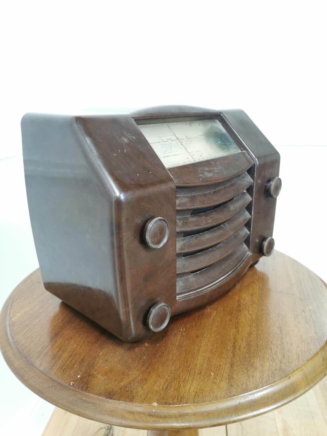 Bakelite radio with original back { 24cm H X 30cm W X 20cm D } - Image 2 of 3