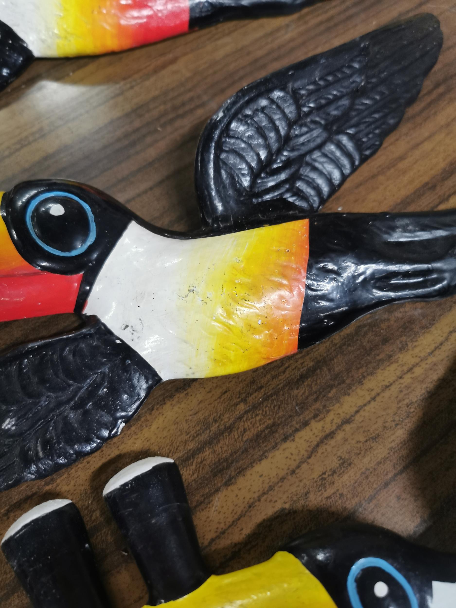 Set of three resin Guinness Flying Toucans. {18 cm H x 40 cm W} to {12 cm H x 16 cm W}. - Image 2 of 2