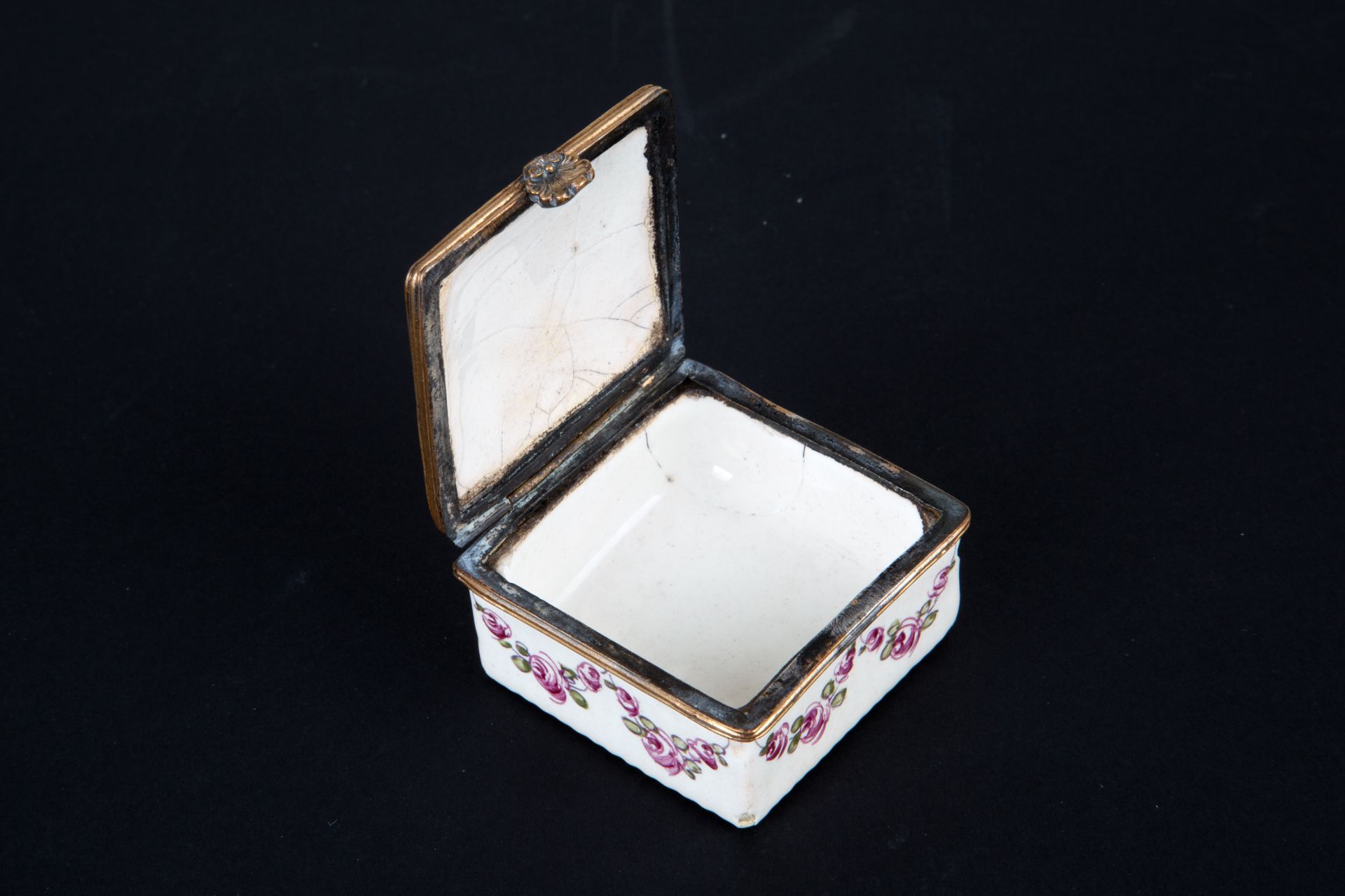 Porcelain box - Image 3 of 4
