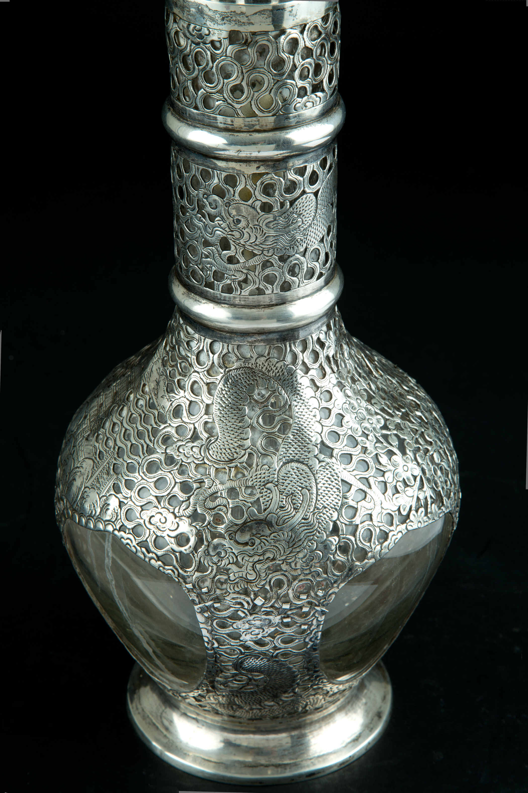 Elegant glass bottle - Image 4 of 7