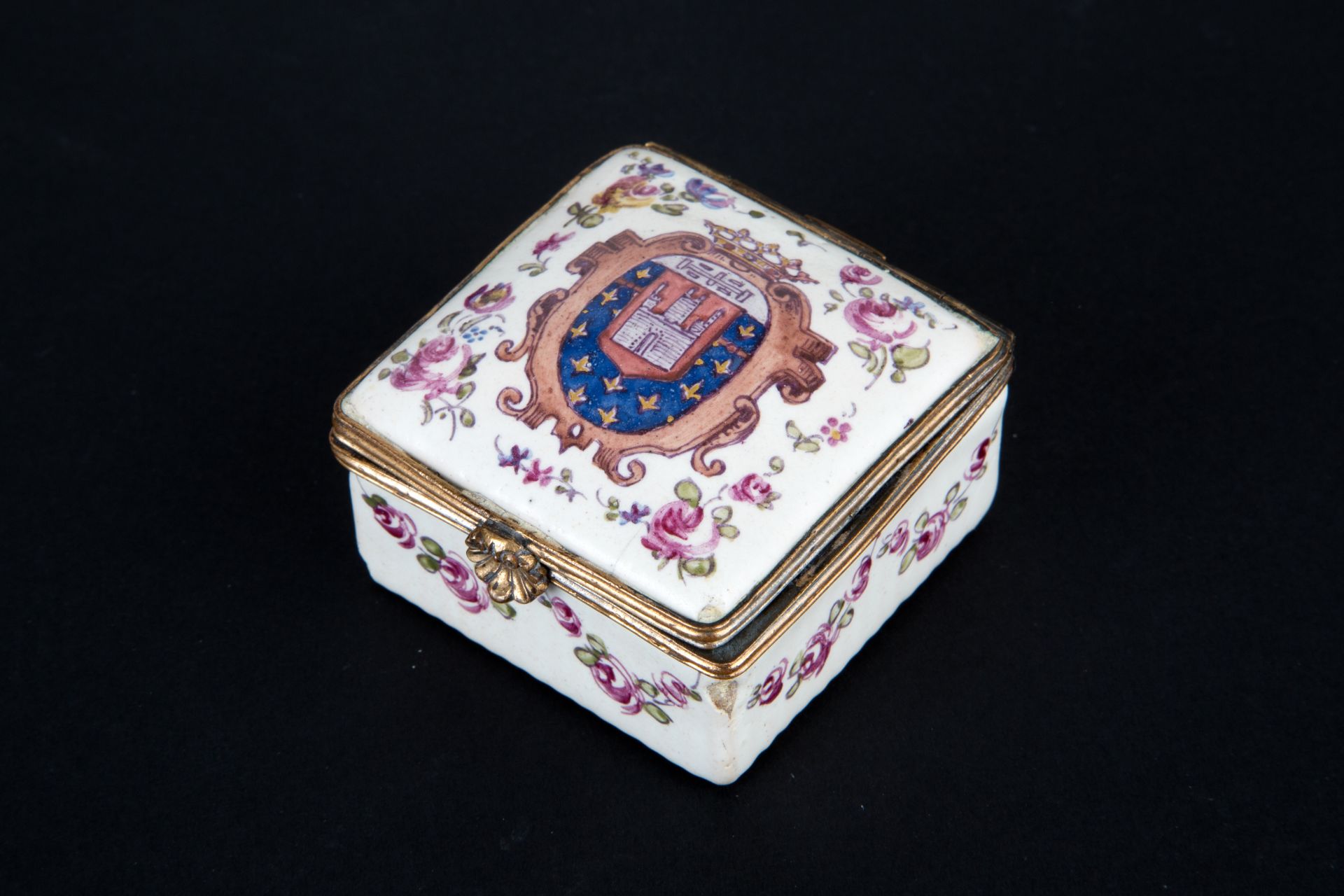 Porcelain box