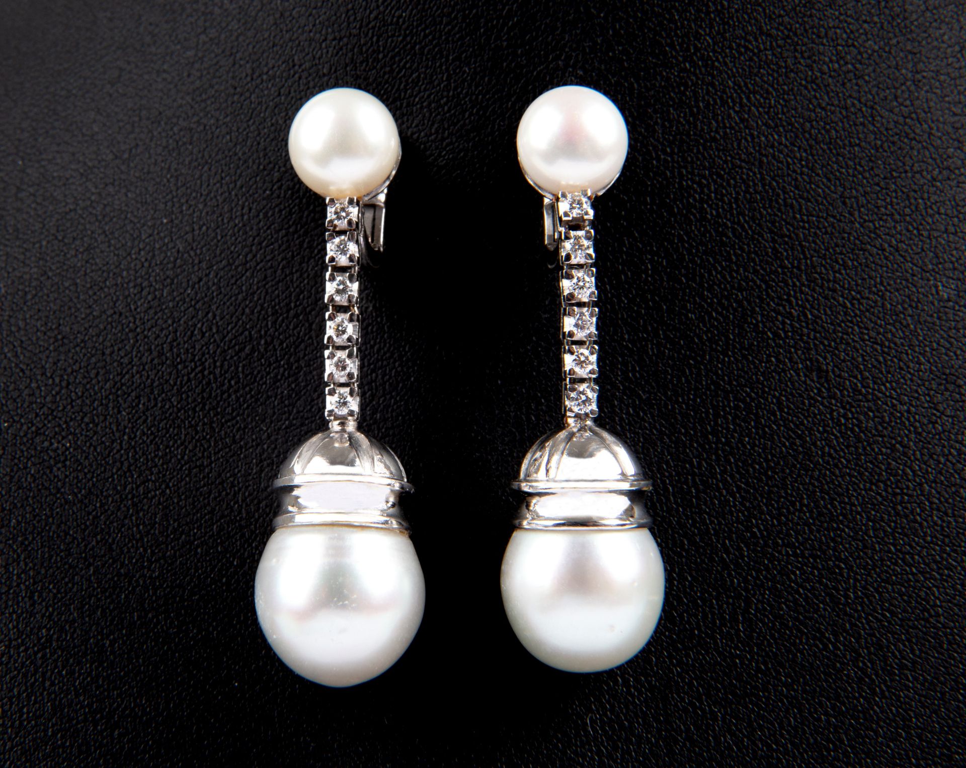 Earrings in gold and South Sea pearls