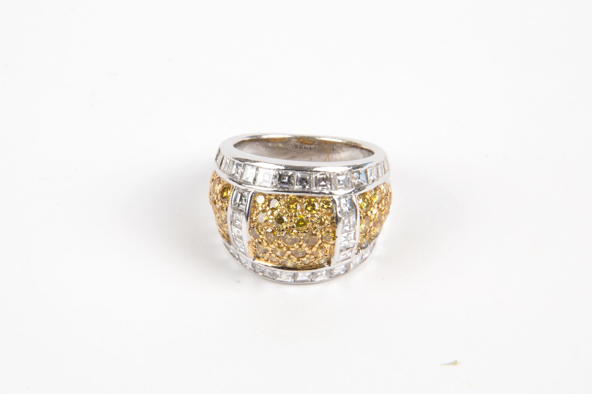 White gold ring with fancy yellow diamonds and natural diamonds - Image 2 of 2