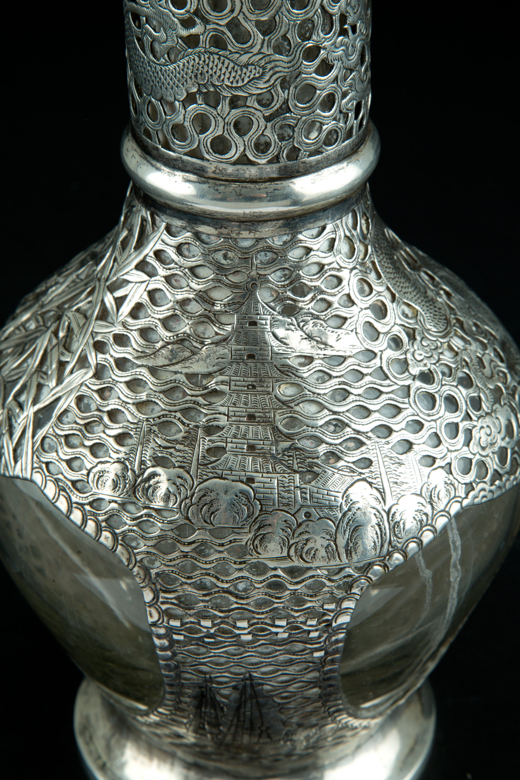Elegant glass bottle - Image 6 of 7
