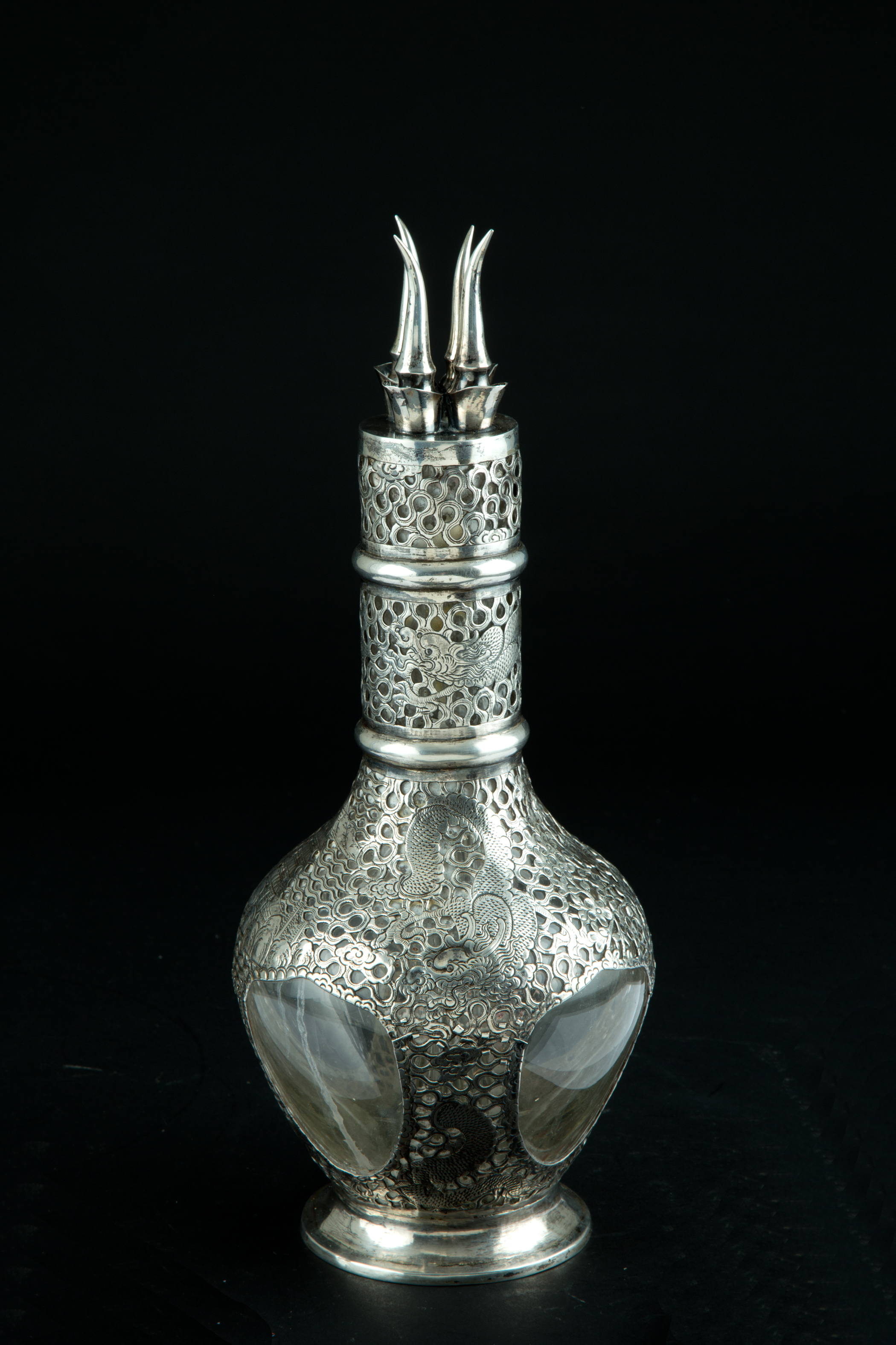 Elegant glass bottle - Image 2 of 7