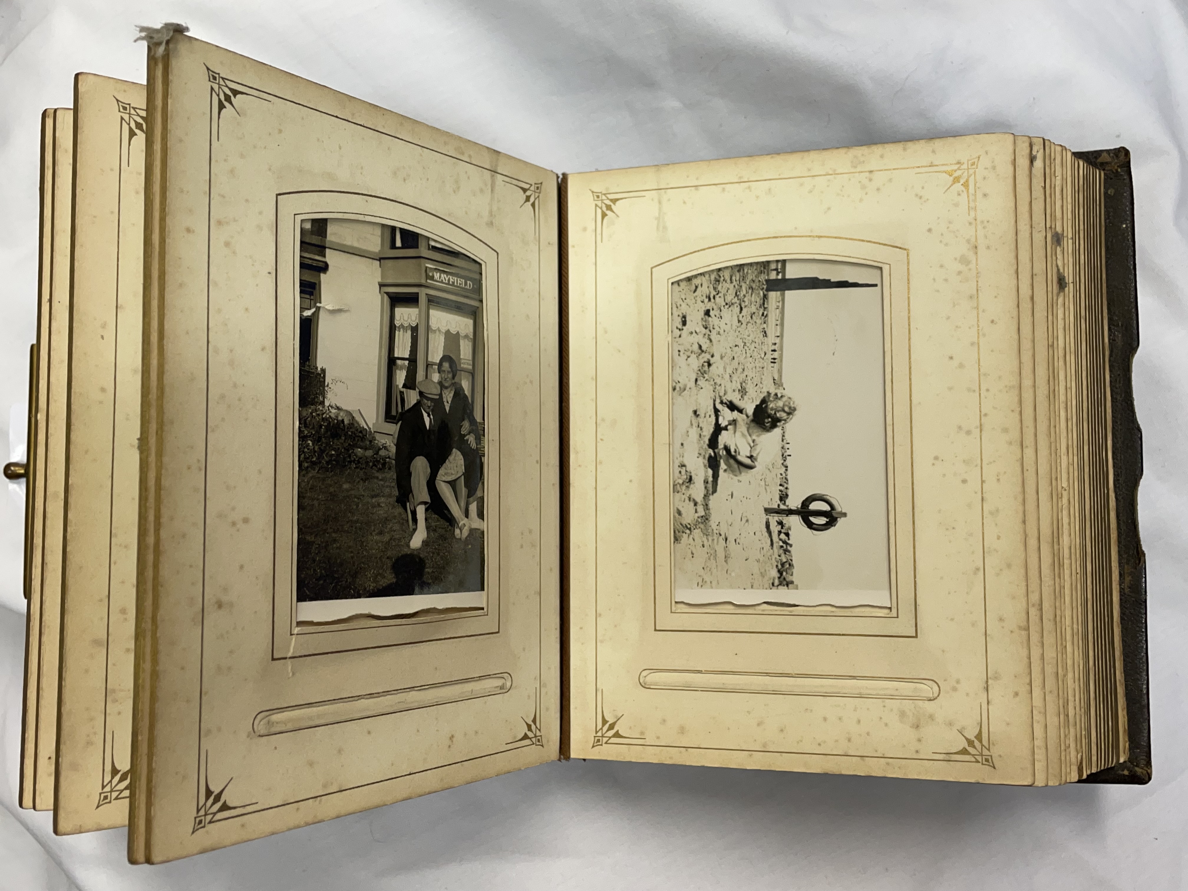 LEATHER BOUND GILT EDGED PHOTO ALBUM CONTAINING BLACK AND WHITE PHOTOS (CLASP A/F) - Image 4 of 5