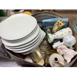 BOX OF VARIOUS CROCKERY AND DINNER PLATES