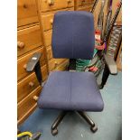 BLUE OFFICE SWIVEL CHAIR