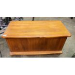 HONEY PINE BLANKET BOX ON BUN FEET