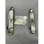 TWO MOTHER OF PEARL BACKED SILVER BLADED POCKET KNIVES 1905 AND 1921,