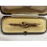 CASED 9CT BAR BROOCH 2.