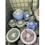 SELECTION OF WEDGWOOD SAGE AND POWDER BLUE TRINKET BOXES,