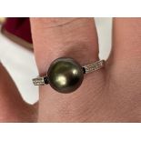 9K WHITE GOLD BLACK PEARL RING WITH DIAMOND CHIP SHOULDERS SIZE O 3.
