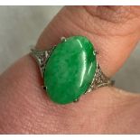 18CT WHITE GOLD AND JADE CABACHON RING SIZE L 2.6G APPROX.