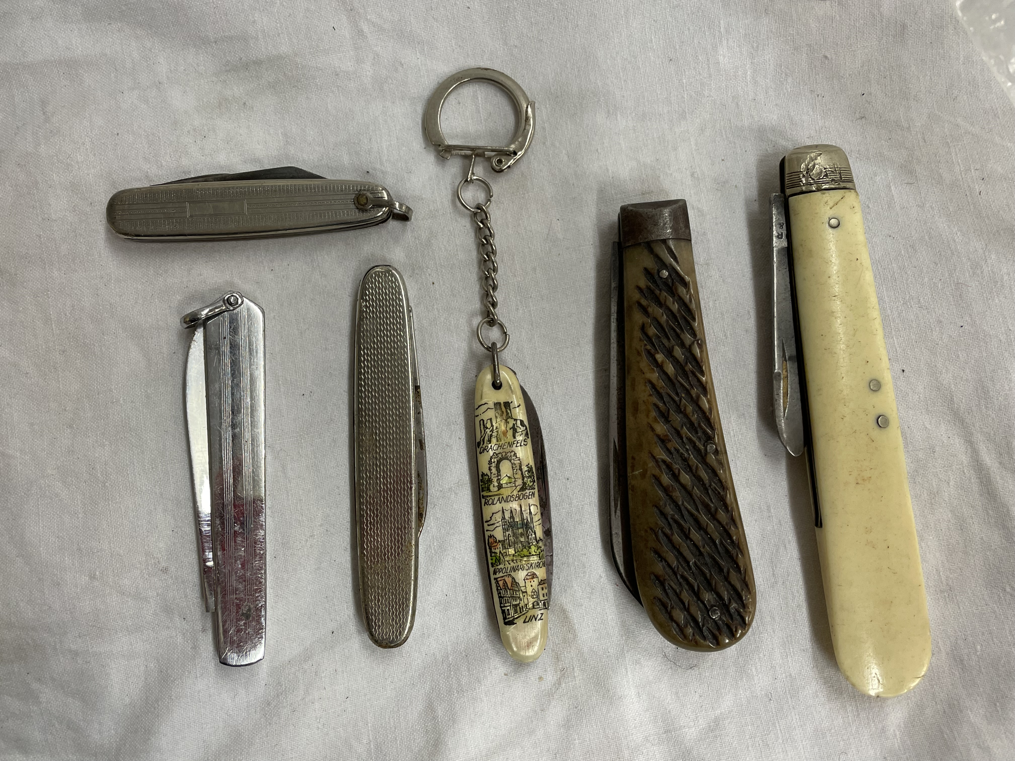 BAG OF VARIOUS POCKET AND PEN KNIVES