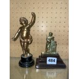 GILDED METAL CLASSICAL FIGURE ON SOCLE 17CM APPROX AND A BRASS SHAKESPERIAN TIERED PAPER WEIGHT