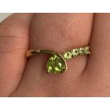 9K PERIDOT CROSSOVER RING SIZE O,