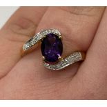 9CT GOLD AMETHYST CROSSOVER RING SIZE O, 2.