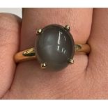 9CT GOLD CLAW SET CABOCHON MOONSTONE RING SIZE O, 3.