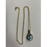 9CT GOLD PEARDROP AQUAMARINE PENANT ON FINE TRACE CHAIN 3G APPROX