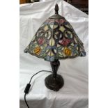 LARGE ART NOUVEAU TIFFANY INSPIRED STAINED GLASS TABLE LAMP WITH ORNATE PANELS 55CM H