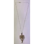 9CT GOLD ART NOUVEAU PERIDOT AND SEED PEARL PENDANT ON TRACE CHAIN 3.