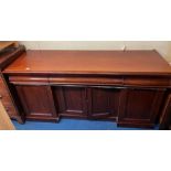 VICTORIAN MAHOGANY INVERTED BREAK FRONT SIDEBOARD WITH CUSHION DRAWERS OVER CUPBOARDS H- 93CM W-
