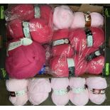 CARTON CONTAINING A LARGE QUANTITY OF PINK WOOL