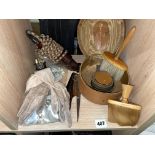 COLLAR BOX OF ASSORTED COLLAR STUDS, VINTAGE GROOMER, BRUSHES AND KID LEATHER GLOVES,