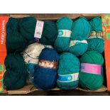 CARTON CONTAINING A LARGE QUANTITY OF BLUE/GREEN WOOL