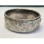 SILVER ENGRAVED BANGLE DECORATED WITH FOLIAGE