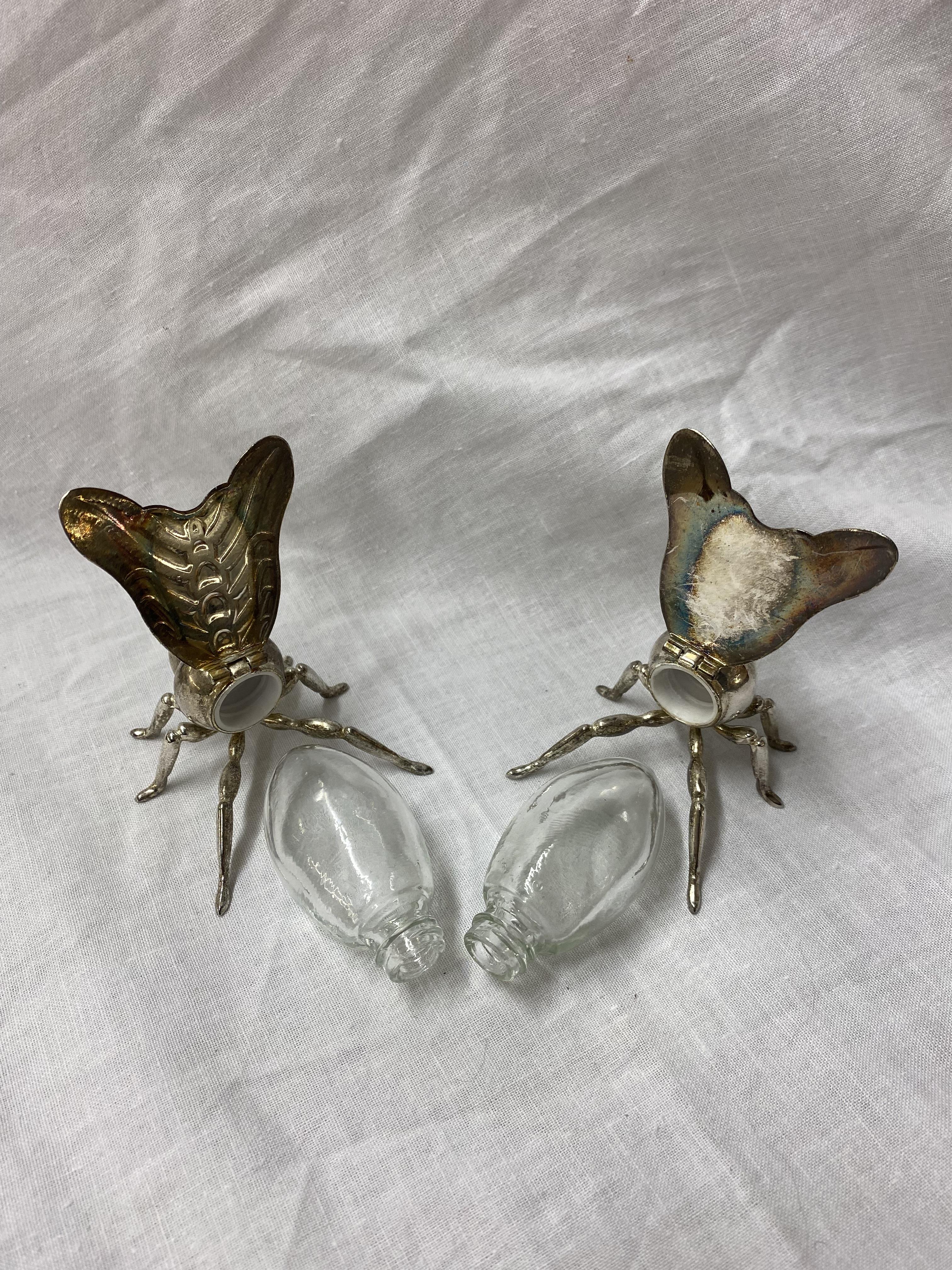 PAIR OF UNMARKED GODINGER BEE STYLE EPNS AND GLASS SALT AND PEPPER CELLARS - Image 4 of 4