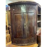 GEORGE III FLAME MAHOGANY CONVEX HANGING CORNER CUPBOARD WITH DRAWER