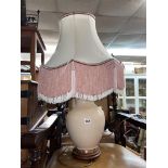 PAIR OF CREAM AND GILDED BALUSTER TABLE LAMPS WITH SHADES