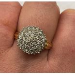 18CT GOLD AND DIAMOND CLUSTER DRESS RING 5.