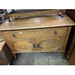 OAK CHEST CUPBOARD ON OUTSPLAYED LEGS