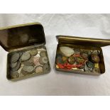 WWI CHRISTMAS 1914 PRESENTATION TIN WITH A SELECTION OF MILITARY TUNIC BUTTONS,