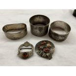 TWO SILVER NAPKIN RINGS A PLATED NAPKIN RING AND TWO SCOTTISH AGATE BROOCHES A/F
