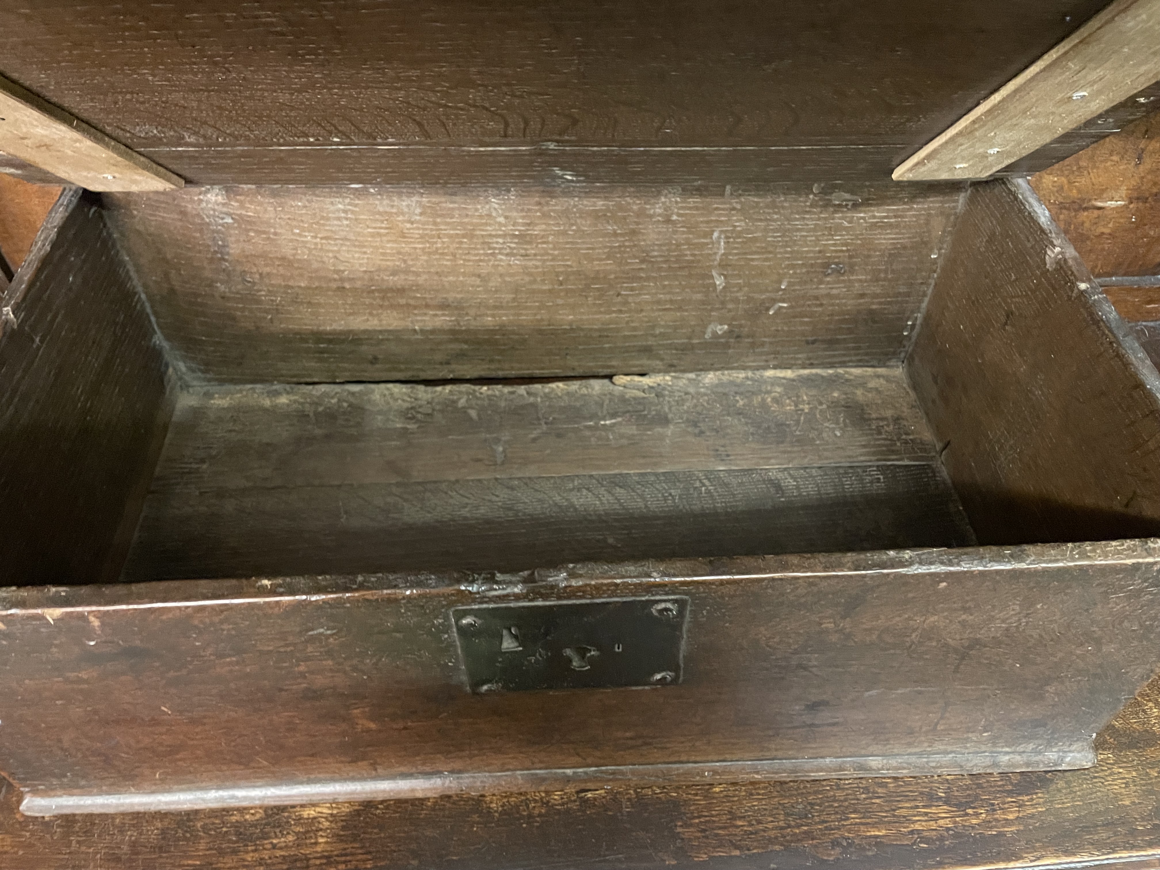 17TH CENTURY OAK BIBLE BOX (HINGE AS FOUND) - Image 2 of 2