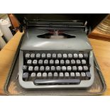 VINTAGE MANUAL TYPEWRITER