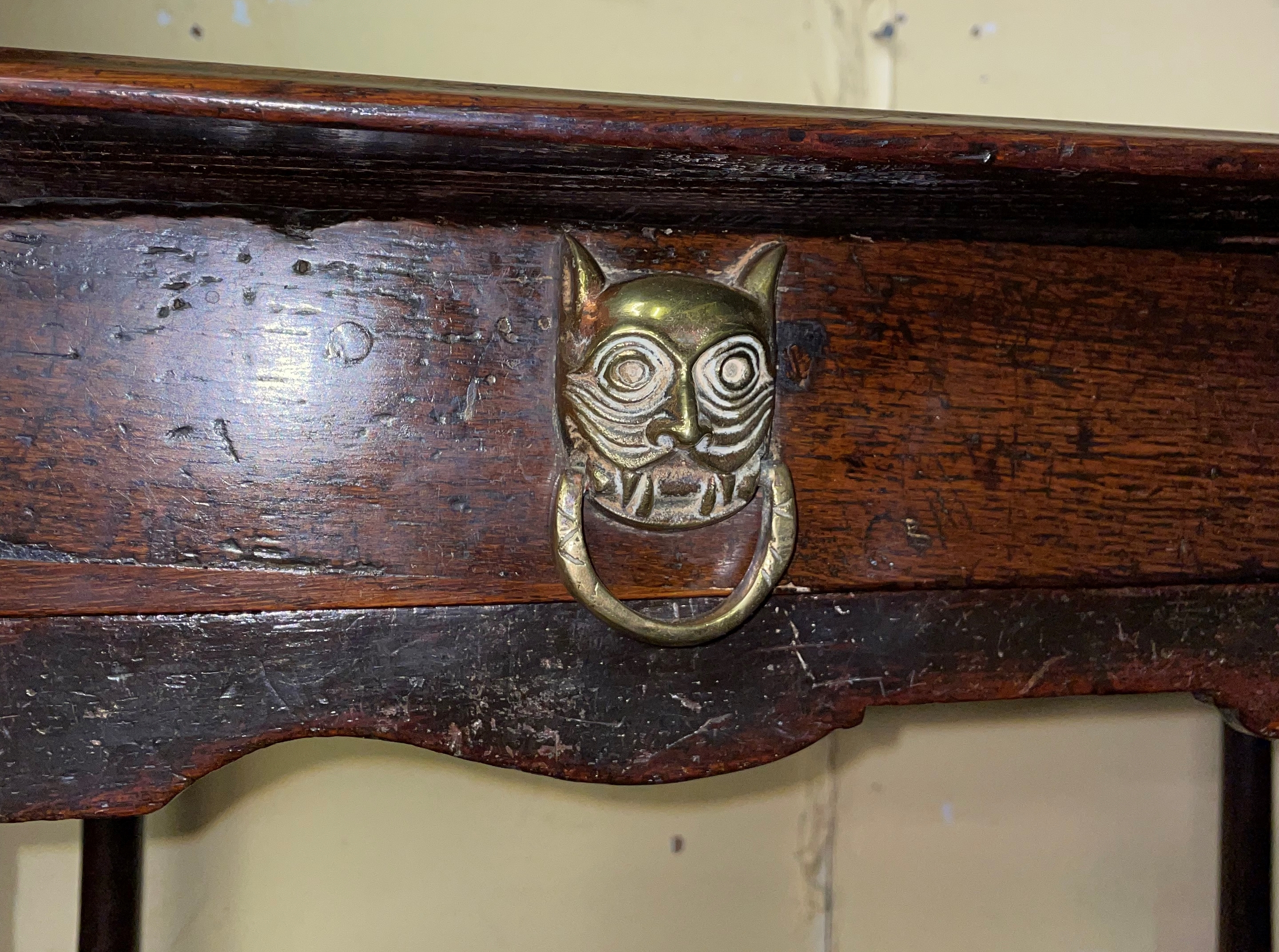 CHARLES II OAK SIDE TABLE WITH SHALLOW FRIEZE DRAWER HAVING REPLACED BRASS IMP FACE MASK HANDLES - Image 3 of 4