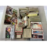 PLASTIC BOX CONTAINING VARIOUS BUBBLE GUM/CONFECTIONARY COLLECTORS CARDS INCLUDING STAR WARS,