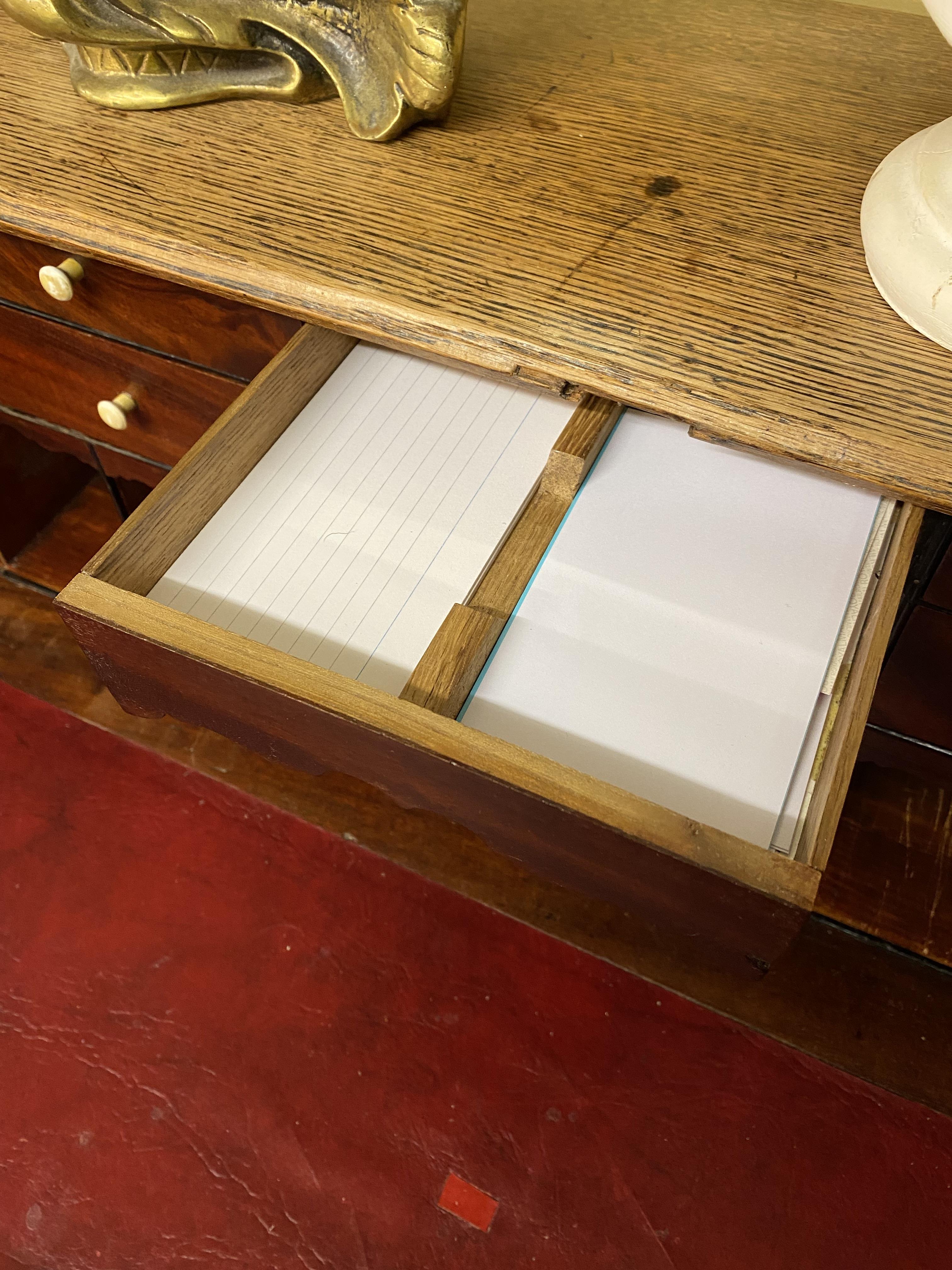 GEORGE III OAK BUREAU WITH A FITTED INTERIOR - Image 4 of 5