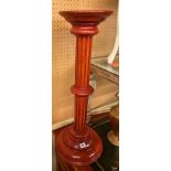 CONTEMPORARY STAINED REEDED TORCHERE STAND WITH GILT BALUSTER VASE AND BLUE AND WHITE POTTERY