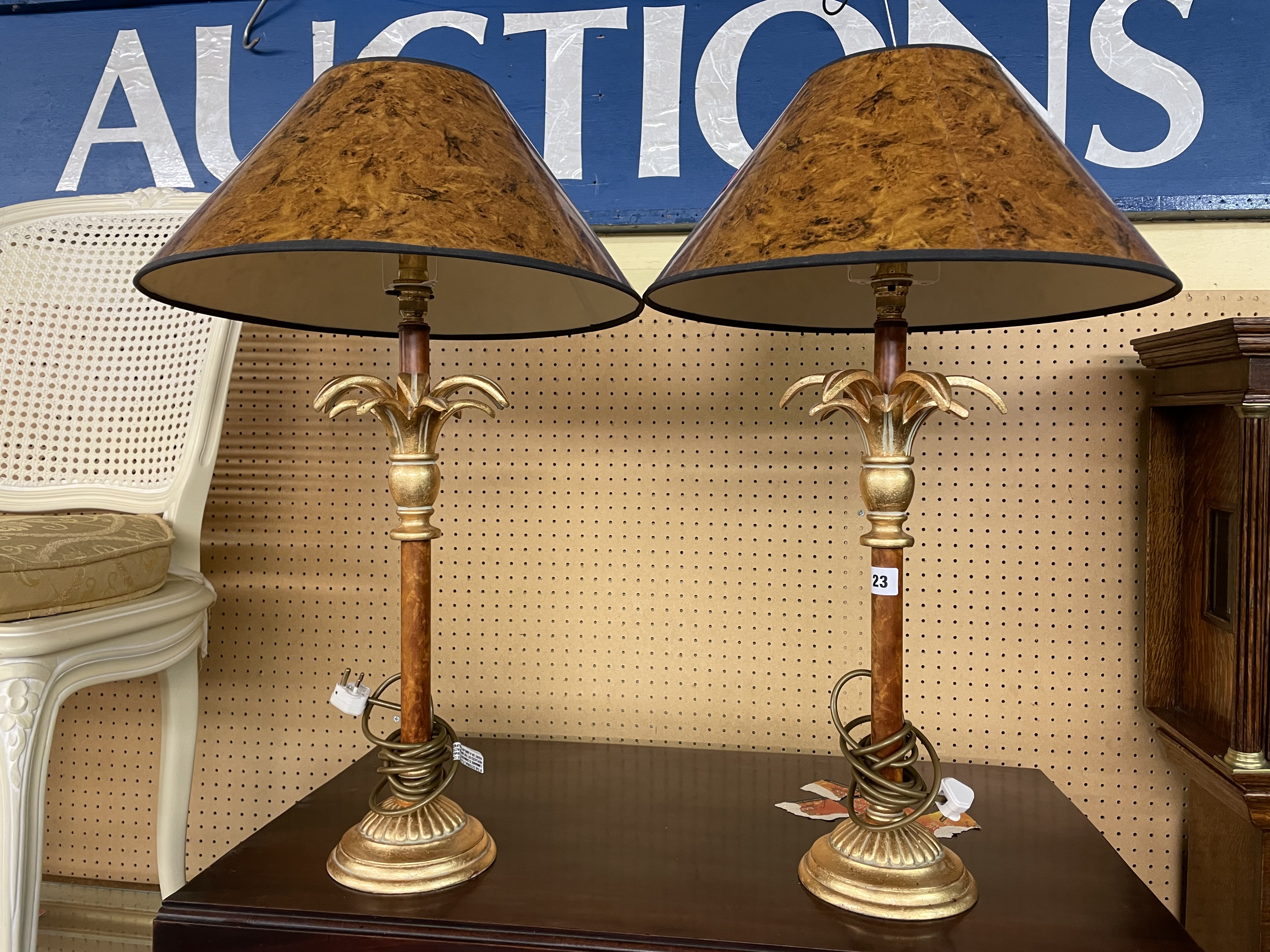 PAIR OF CONTEMPORARY WOOD AND GILDED TABLE LAMPS