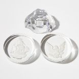 Three Val St. Lambert Glass Paperweights, 20th century, diameter 3.2 in — 8.1 cm; diameter 3.5 in —