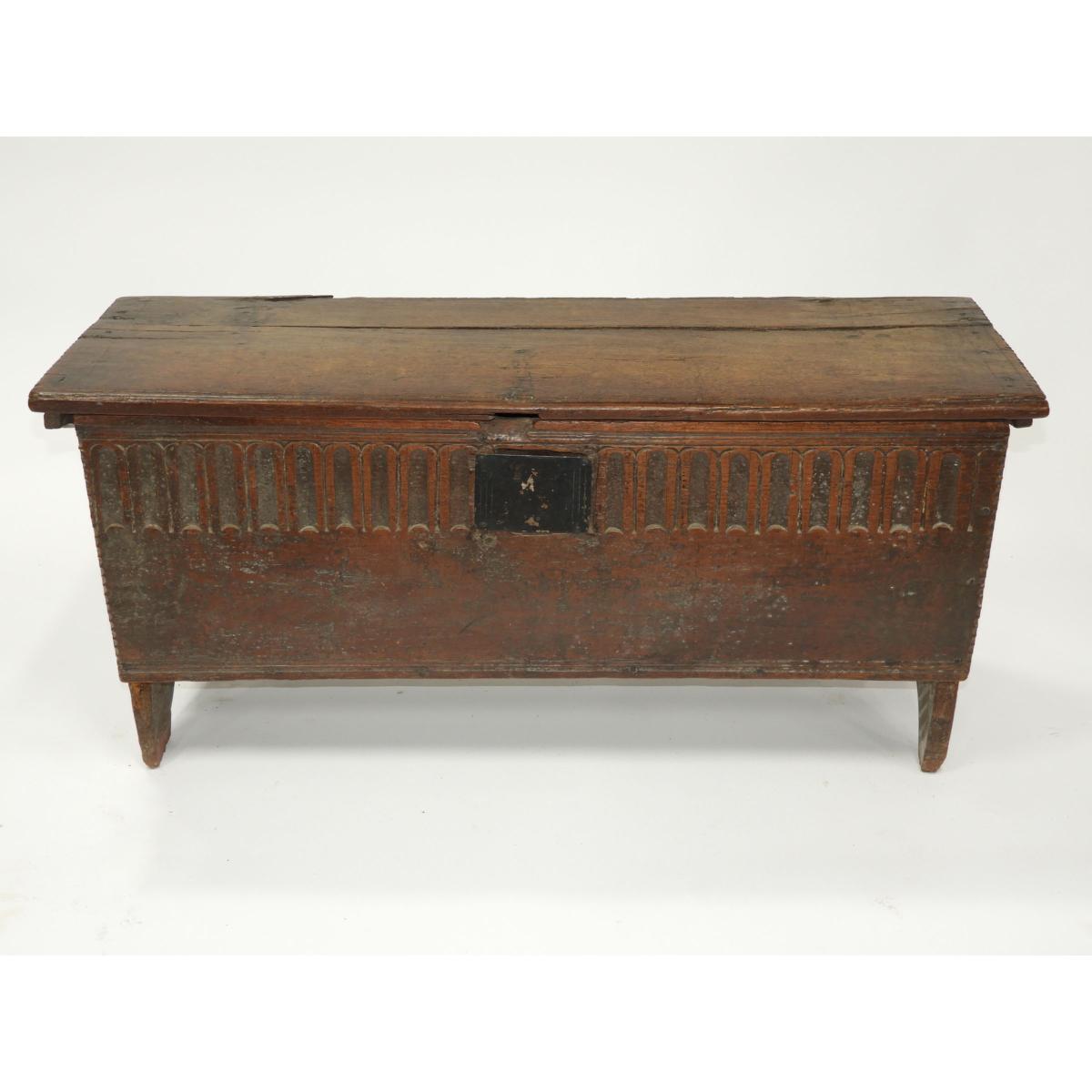 English Oak Boarded Chest, c.1600, 19.5 x 43.5 x 14.5 in — 49.5 x 110.5 x 36.8 cm