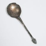 English Strawberry Knop Latten Spoon, early 17th century, length 6.9 in — 17.5 cm