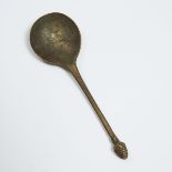 English Strawberry Knop Latten Spoon, early 17th century, length 6.9 in — 17.6 cm