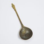 English Latten Apostle Spoon of St. Paul, early 17th century, length 7 in — 17.8 cm